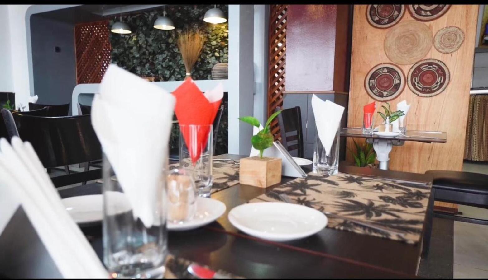 Nobila Airport Hotel 코토누 외부 사진