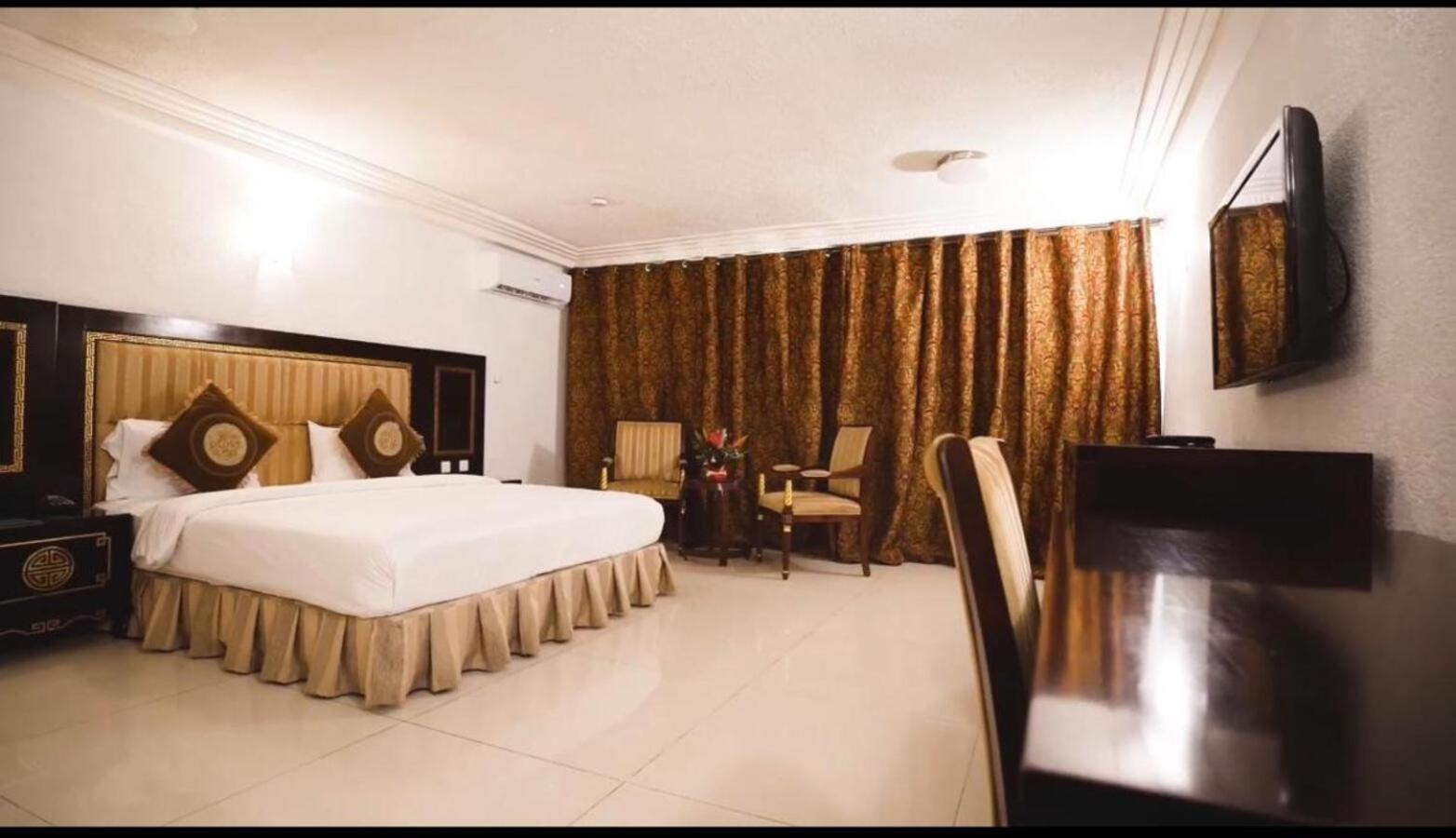 Nobila Airport Hotel 코토누 외부 사진